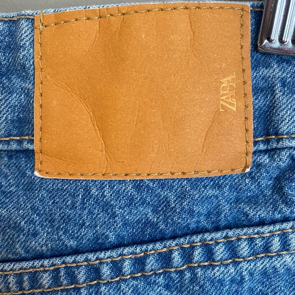 Zara Jean Shorts Distressed Ripped High Waisted Size 6 - Picture 8 of 9